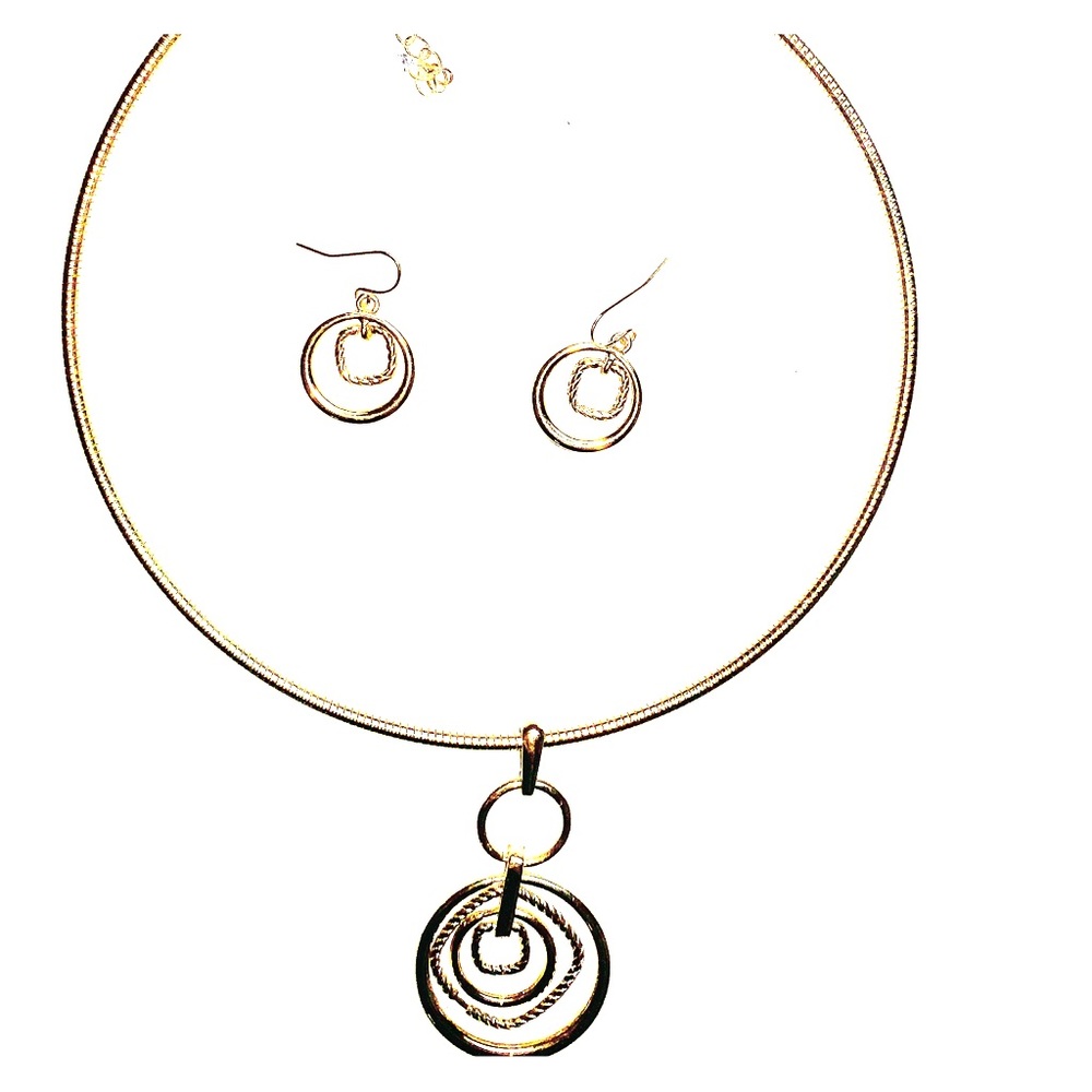 Stunning necklace and earring set